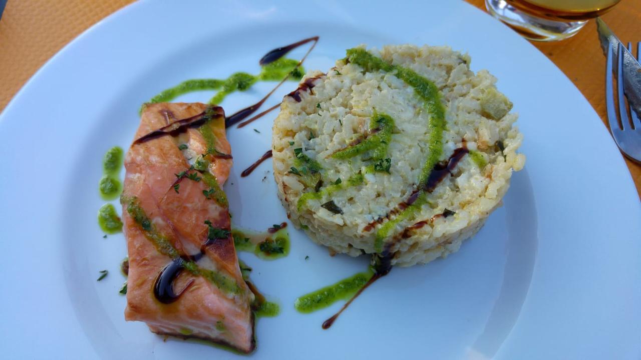 Hotel Restaurant Le Mas De L'Olivier Пон-Сент-Еспри Екстериор снимка